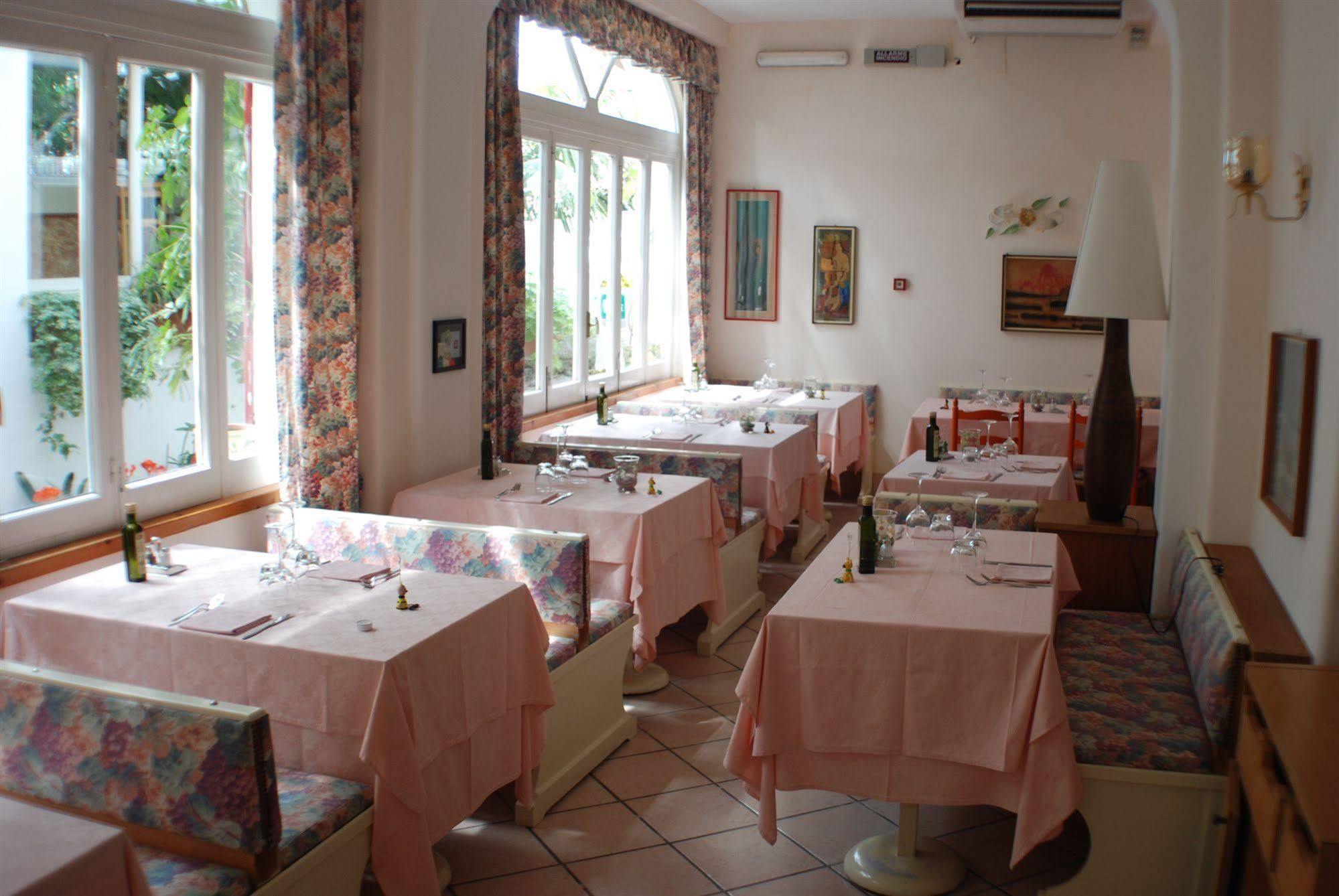 Hotel La Palma Sant'Angelo  Buitenkant foto
