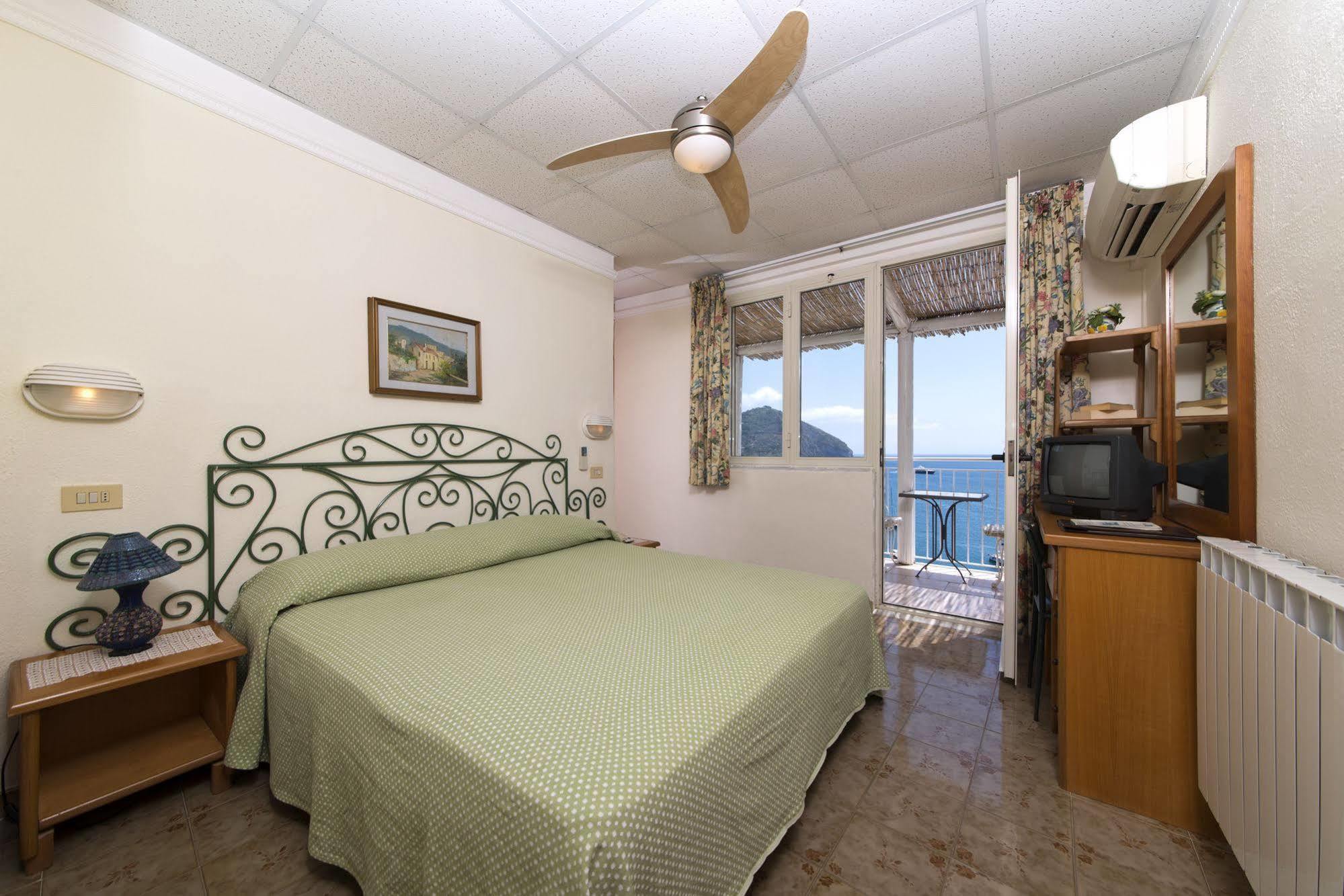 Hotel La Palma Sant'Angelo  Buitenkant foto