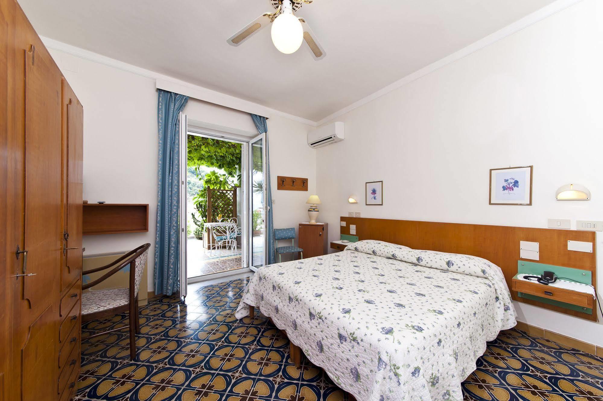 Hotel La Palma Sant'Angelo  Buitenkant foto