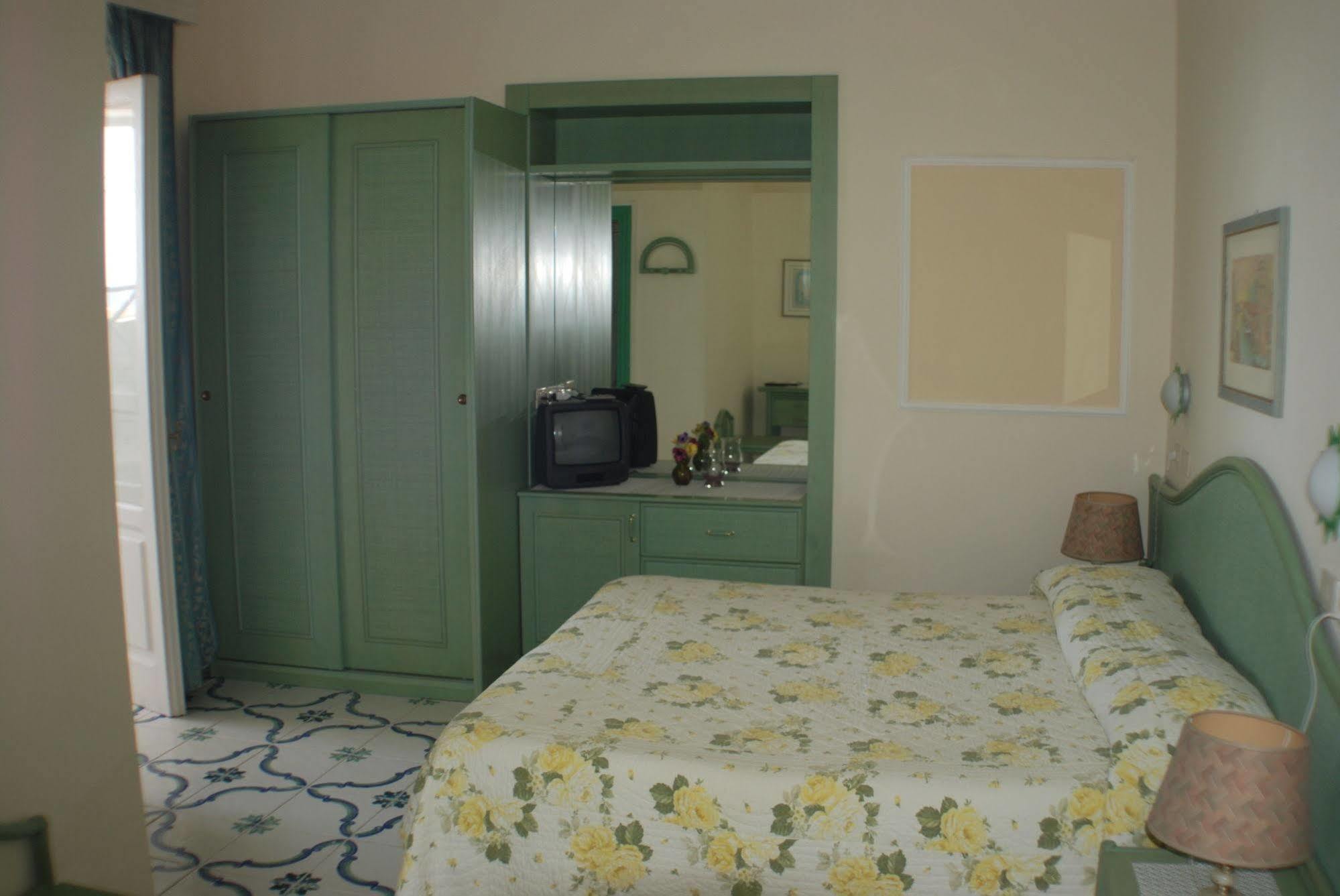 Hotel La Palma Sant'Angelo  Buitenkant foto
