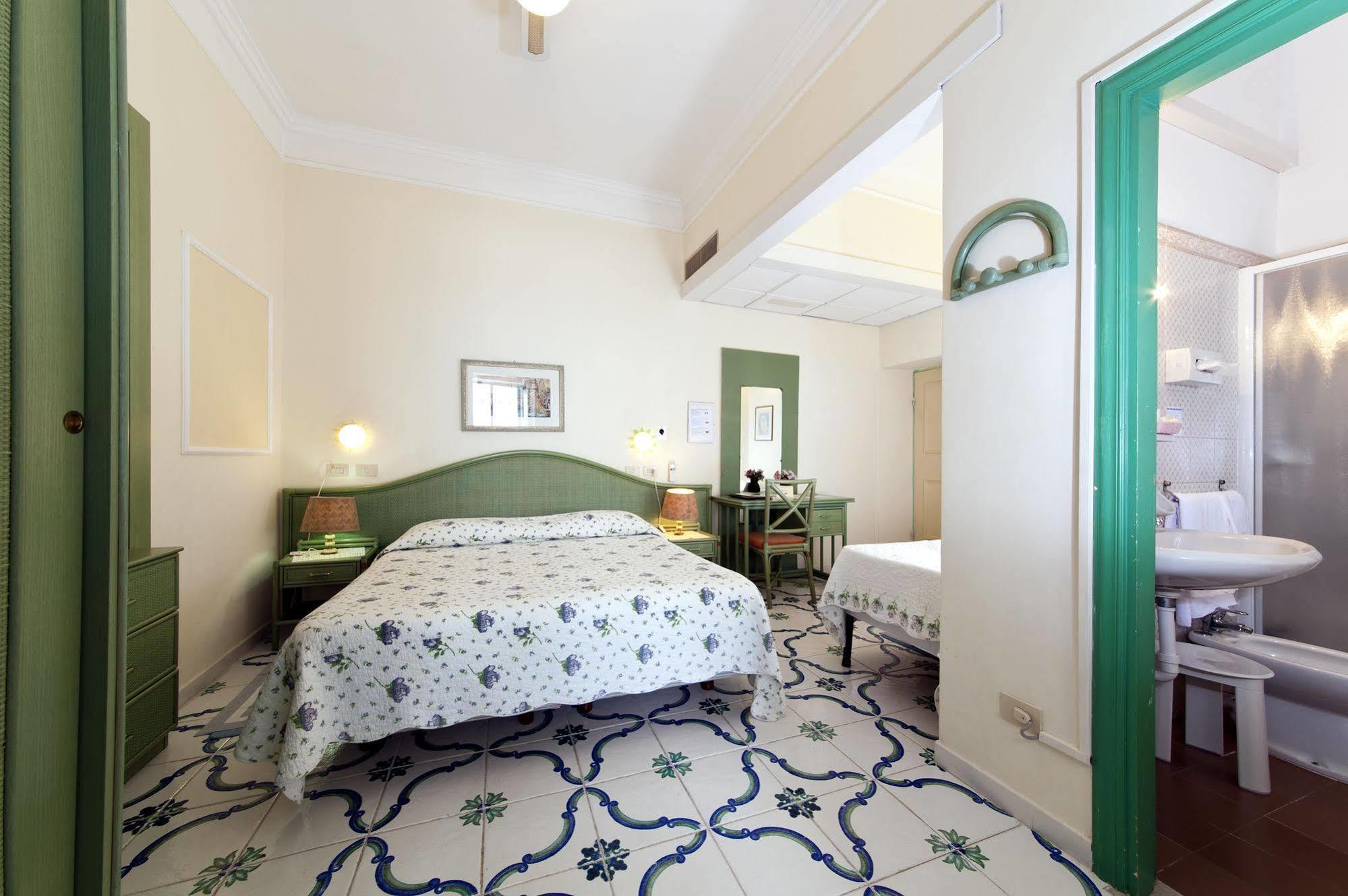 Hotel La Palma Sant'Angelo  Buitenkant foto